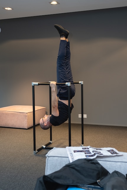 Once you're stable in the «bat dip», you can slowly pull yourself upwards. That way you're also working your lats (back muscles) and your biceps.