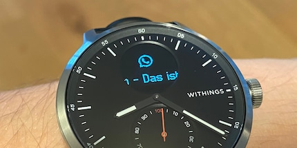 The message display is small, but sharp and light.