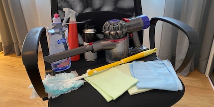 You can usually get your office chair clean again with standard household remedies.