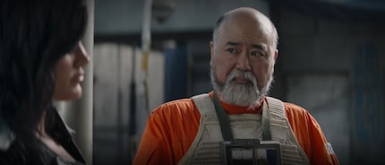 Carson is slowly becoming a regular on the show. He was already out hunting Mando in «Chapter 10».