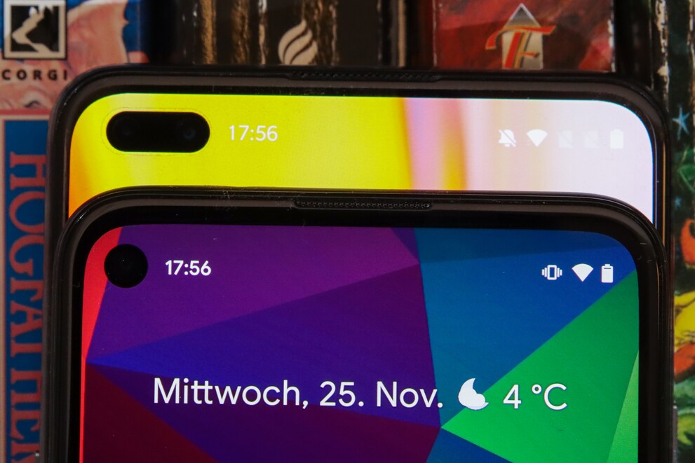 Egal ob mit einer oder zwei Linsen, die Frontkameras befinden sich in einem Loch im Display.
