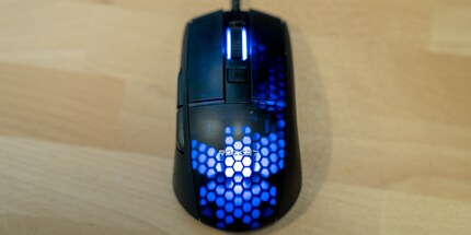 All six buttons are optimally positioned.