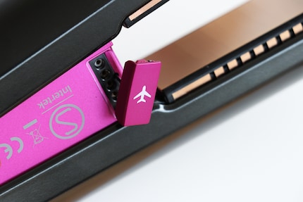Dieser Stecker trennt die Batterie vom restlichen Gerät.