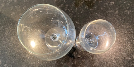Zu tief ins Glas geschaut? Bei Streifen und Flecken helfen einige Tipps und Tricks.