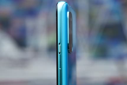 OnePlus bleibt dem «Alert Slider» treu. Mit ihm verstellst du, ob das Smartphone klingelt, nur vibriert oder komplett ruhig bleibt.