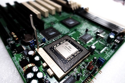 Intel Pentium Prozessor mit MMX-Technik 233 MHz, 66-MHz-FSB und 512 KB L2 Cache