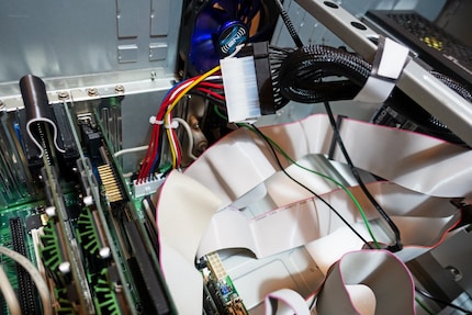 P8 und P9 des ATX to AT Adapters stecken im Motherboard.