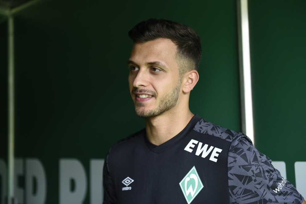 Fabio Sabbagh sitzt in Bremen vor der Konsole und steht in Bayern auf Regionalliga-Plätzen. Foto:  WERDER.DE