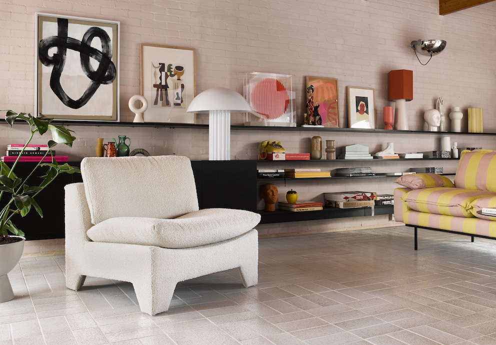 Die Mischung aus Kunst und Lesestoff macht die Bibliothek zu etwas Besonderen. Bild: HK Living