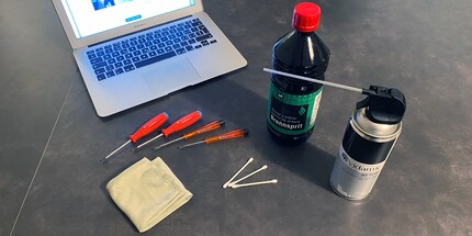 Mit diesen Hilfsmitteln kriegst du deinen Laptop wieder sauber.