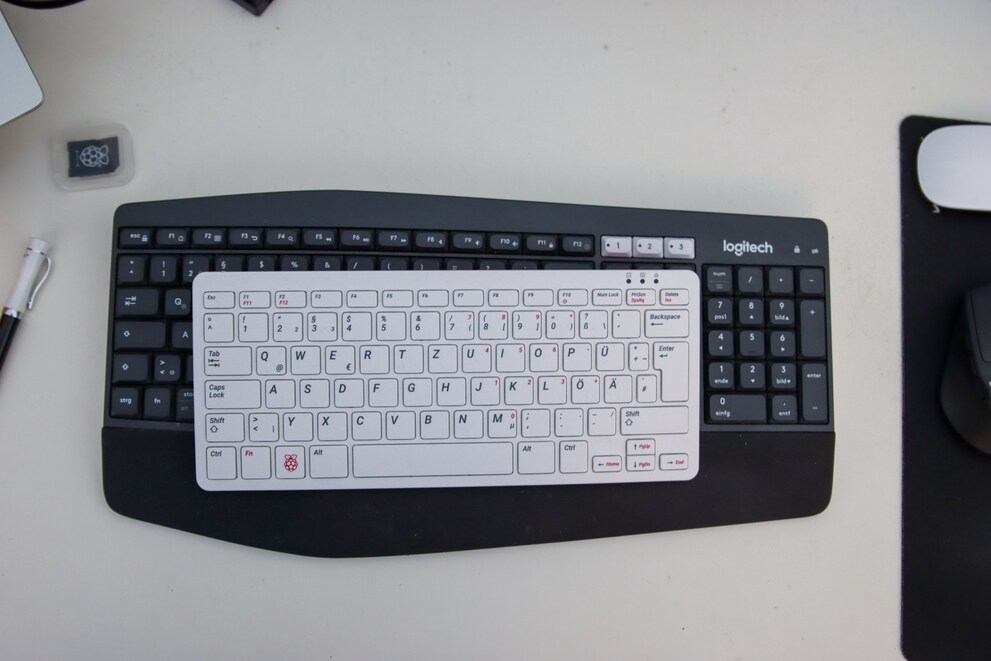 Größenvergleich mit meiner Tastatur.