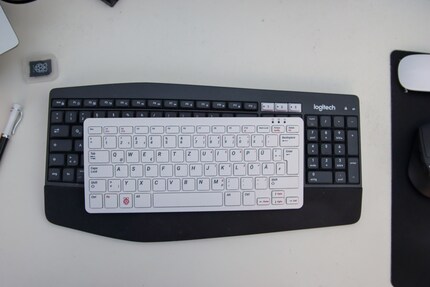 Größenvergleich mit meiner Tastatur.