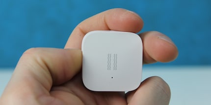 Klein und unscheinbar, passt der Vibrationssensor überall hin. Bildquelle: gadgetpage.ru