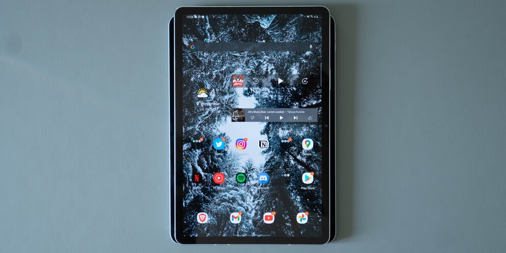 Das Galaxy Tab ist wegen des 16:10-Bildformats länger und schmaler als das iPad. 