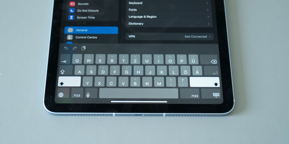 Apple lässt dich zwar die Tastatur-App ändern, drückt dir aber trotzdem regelmäßig die eigene auf die Augen.