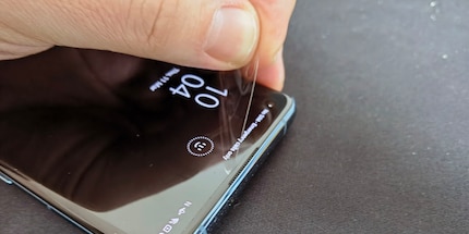 Bitte ersetze den Screen Protector. Der Mitgelieferte ist wertlos.