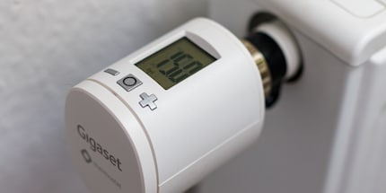 Der smarte Thermostat sorgt dafür, dass du deine Heizung auch auswärts steuern kannst. Bildquelle: notebookcheck.com