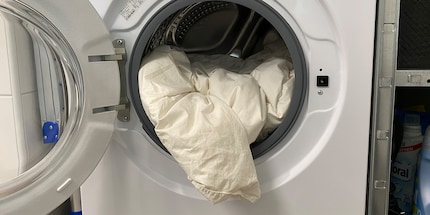 Nicht zögern: Du darfst die Bettdecke in der Waschmaschine waschen.