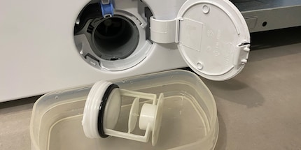 Auch den Filter der Maschine solltest du regelmässig prüfen und reinigen.