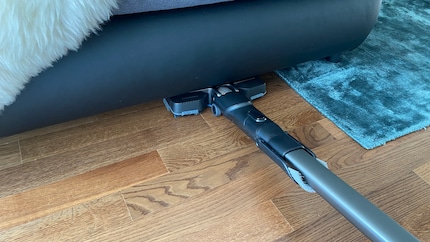 Der vordere Bereich der 360-Grad-Saugdüse ist für mein Ecksofa zu hoch.