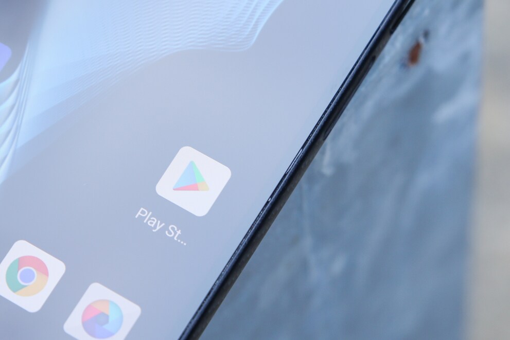 Entsteht hier eine kleine Lücke zwischen Display und Rahmen? Auch wenn ich mit der «Founder Edition» ebenfalls ein Vorabgerät in der Hand halte, wirft das kein gutes Licht auf den Herstellungsprozess.