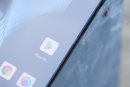 Entsteht hier eine kleine Lücke zwischen Display und Rahmen? Auch wenn ich mit der «Founder Edition» ebenfalls ein Vorabgerät in der Hand halte, wirft das kein gutes Licht auf den Herstellungsprozess.