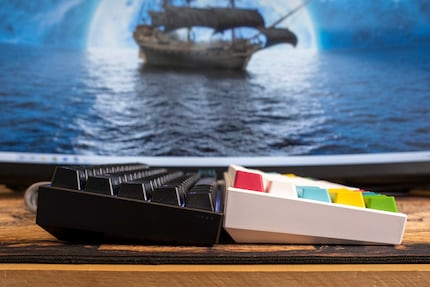 Wäre die K65 RGB Mini (links) weiss statt schwarz...