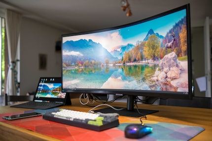 The VA panel lags behind IPS panels in terms of its viewing angle.