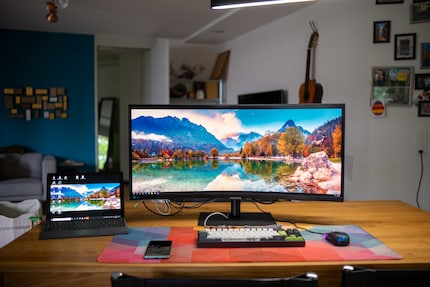 100 hertz make working on the office worker a dream.