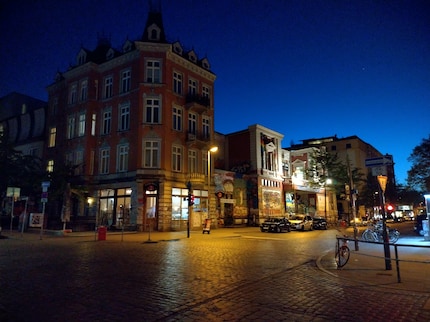 The camera on auto mode at night.