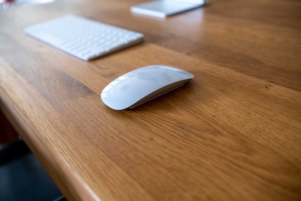 Die Maus sieht schnittig aus, ist aber überhaupt nicht ergonomisch.