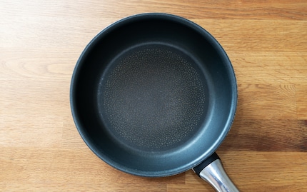 Die Tefal My Cooking Guide Pfanne (24 cm, antihaftbeschichteter Aluminiumguss) nach drei Jahren.