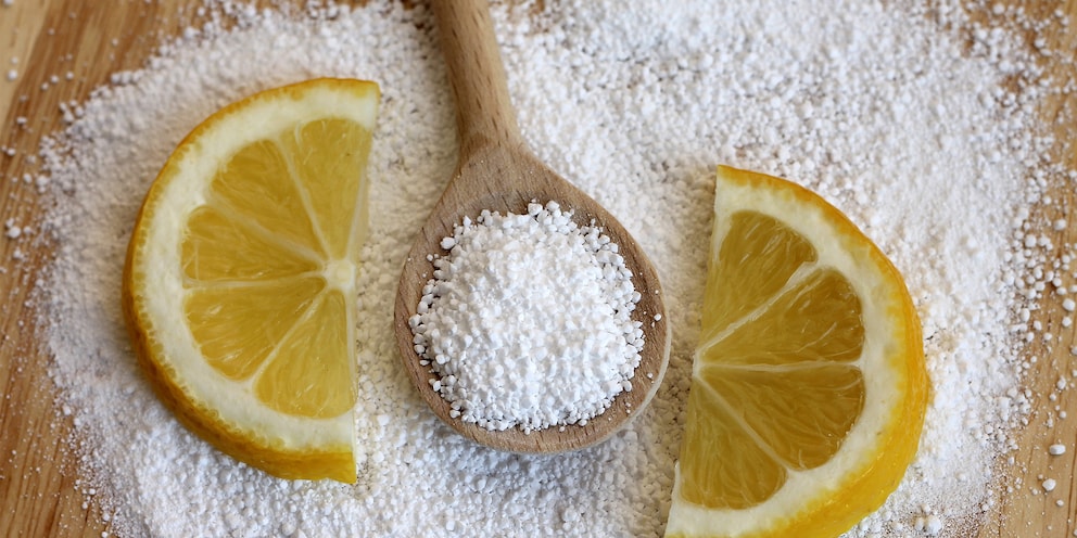 Zitronensäure ist ein beliebtes Hausmittel für die Reinigung – nicht nur bei der Kaffeemaschine.
