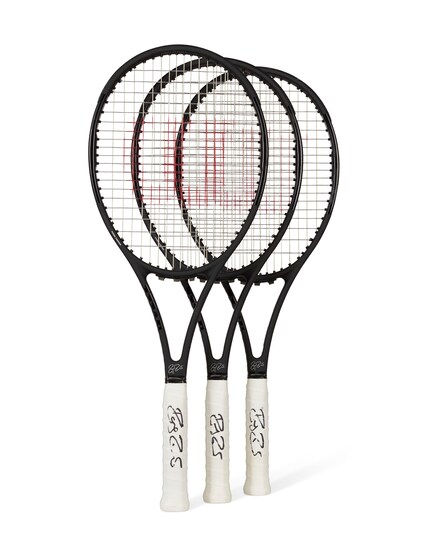 Roger Federers Wimbledon-Rackets von 2019 waren einem Käufer über 200’000 Franken wert.