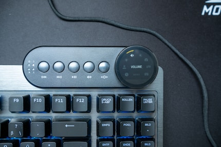 Das Media Dock dient als Informationszentrale der Everest Max.