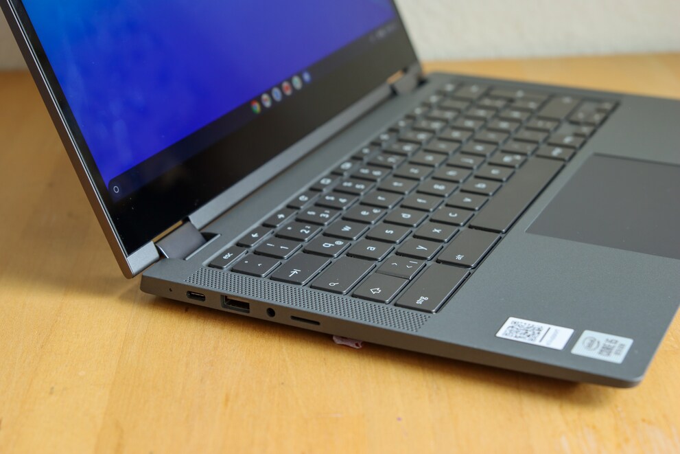 Lautsprecher neben der Tastatur, auf der anderen Seite befindet sich ein zweiter USB-C-Anschluss.