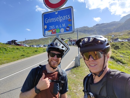 GESCHAFFT! Marius und Manu haben den Grimsel gemeistert.