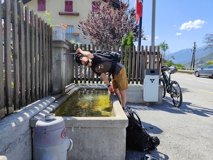 Ab und zu eine Mini-Pause um sich an einem Brunnen zu erfrischen, war so ziemlich das einzige, was wir uns gönnten.