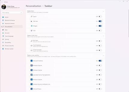 Die Taskleiste lässt sich etwas weniger anpassen als bei Windows 10.