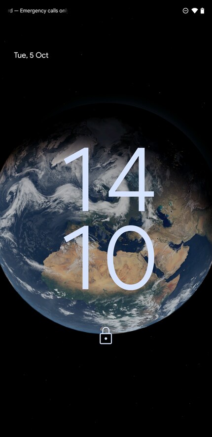 Lock screen with the giant clock.