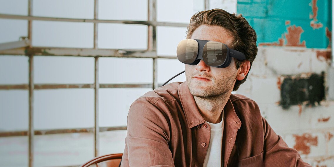 HTCs neue VR-Brille Vive Flow nutzt zum Steuern dein Smartphone