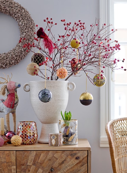 Einzelne Zweige können wie ein Christbaum dekoriert werden. Bild: Bloomingville