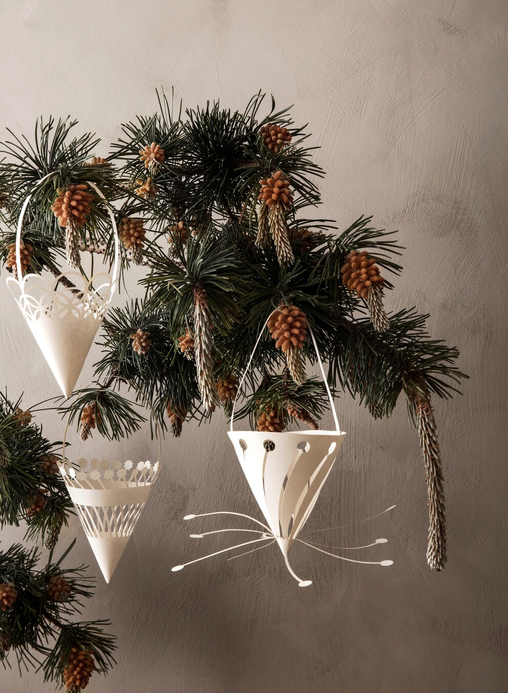 Filigrane Deko aus Papier passt zu jeder Jahreszeit. Bild: Ferm Living
