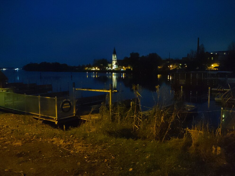 Es dauerte ein paar Versuche bis ich ein akzeptables Nachtfoto schießen konnte.