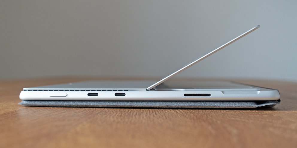 Mit zwei Thunderbolt-4-Anschlüssen ist das Pro 8 für externe 4K-Displays und anderes gewappnet.