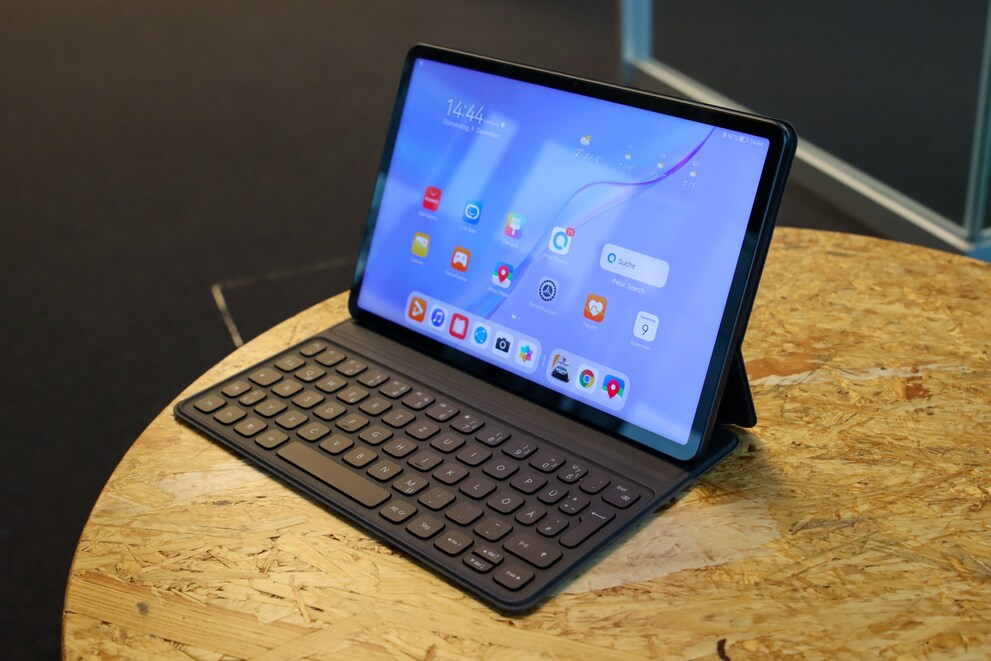 Die Hülle schützt das Tablet und dient als Standfuß.
