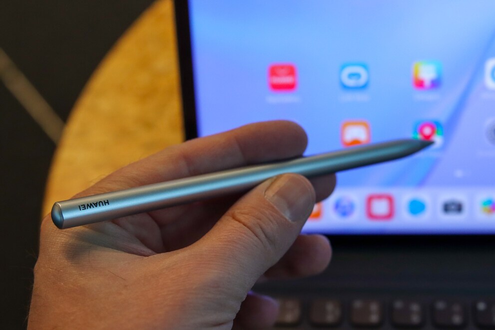 Der M-Pencil liegt gut in der Hand.