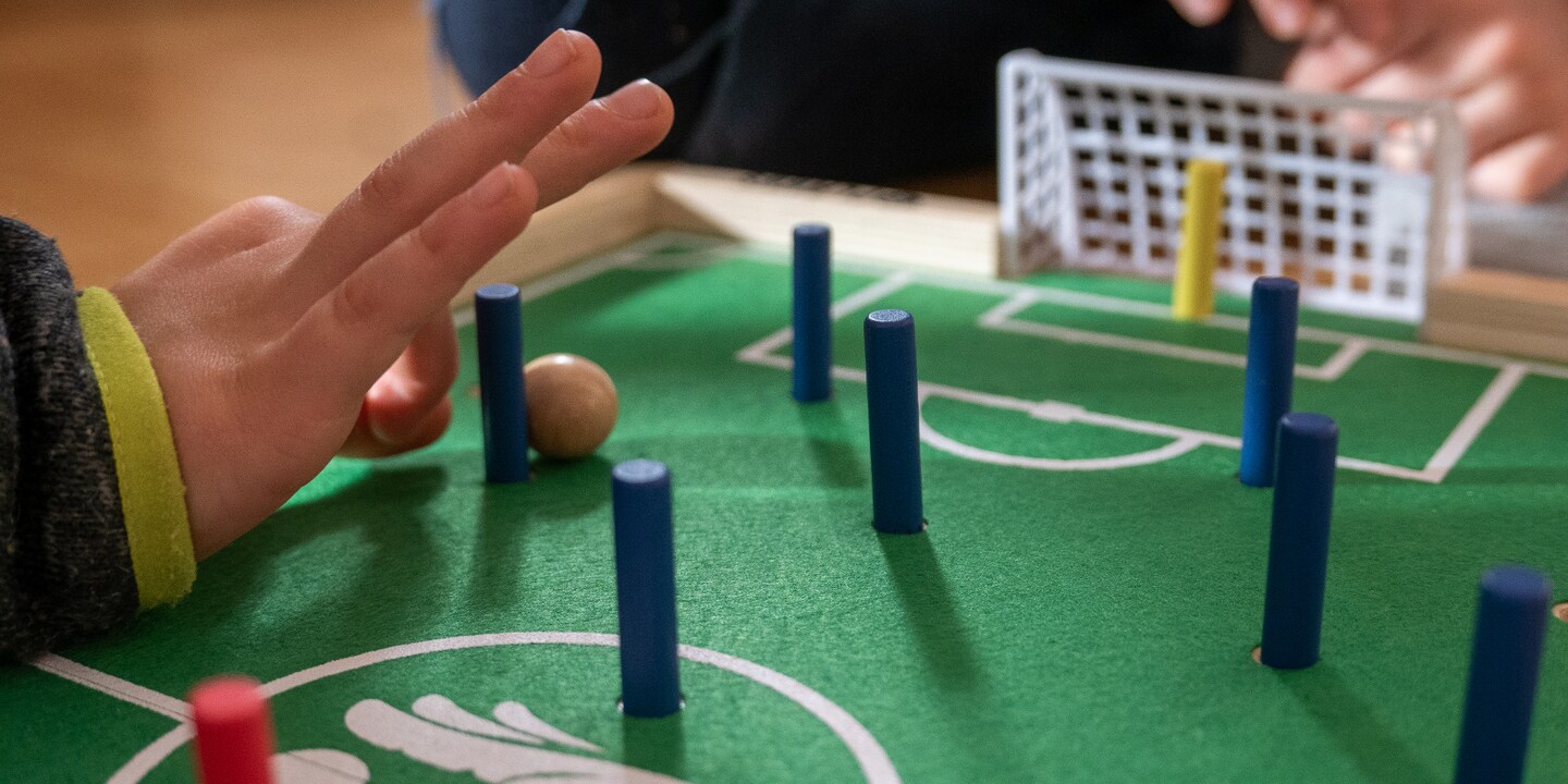 Schnips-Kick statt Tipp-Kick: Die Fingerspiele von Plakks