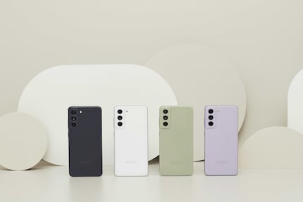Das Galaxy S21 FE steht in vier Farben zur Auswahl.