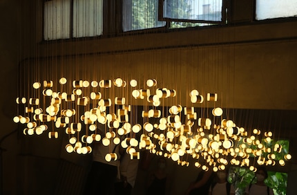 ... und was daraus werden kann: Scheinbar schwebende Lichtkörper.